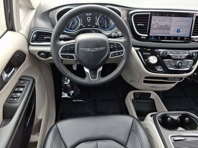 Used 2024 Chrysler Pacifica Touring-L image 12