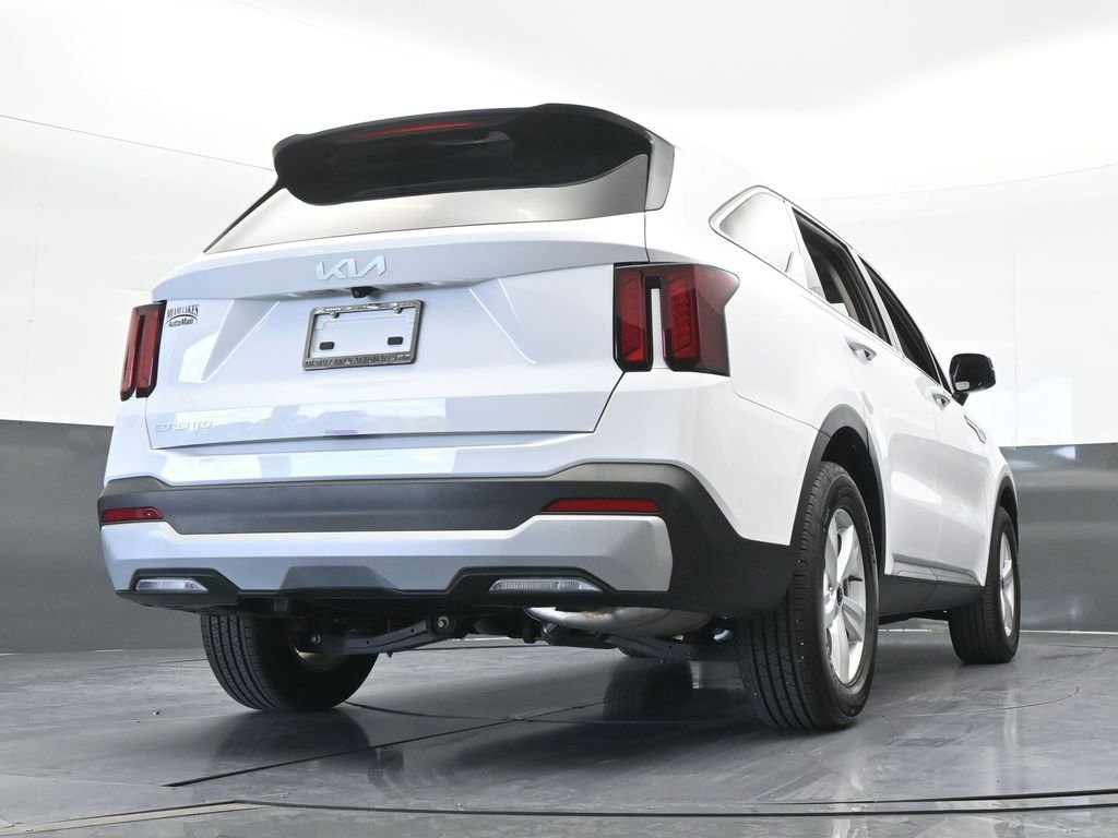 Used 2025 Kia Sorento LX image 56