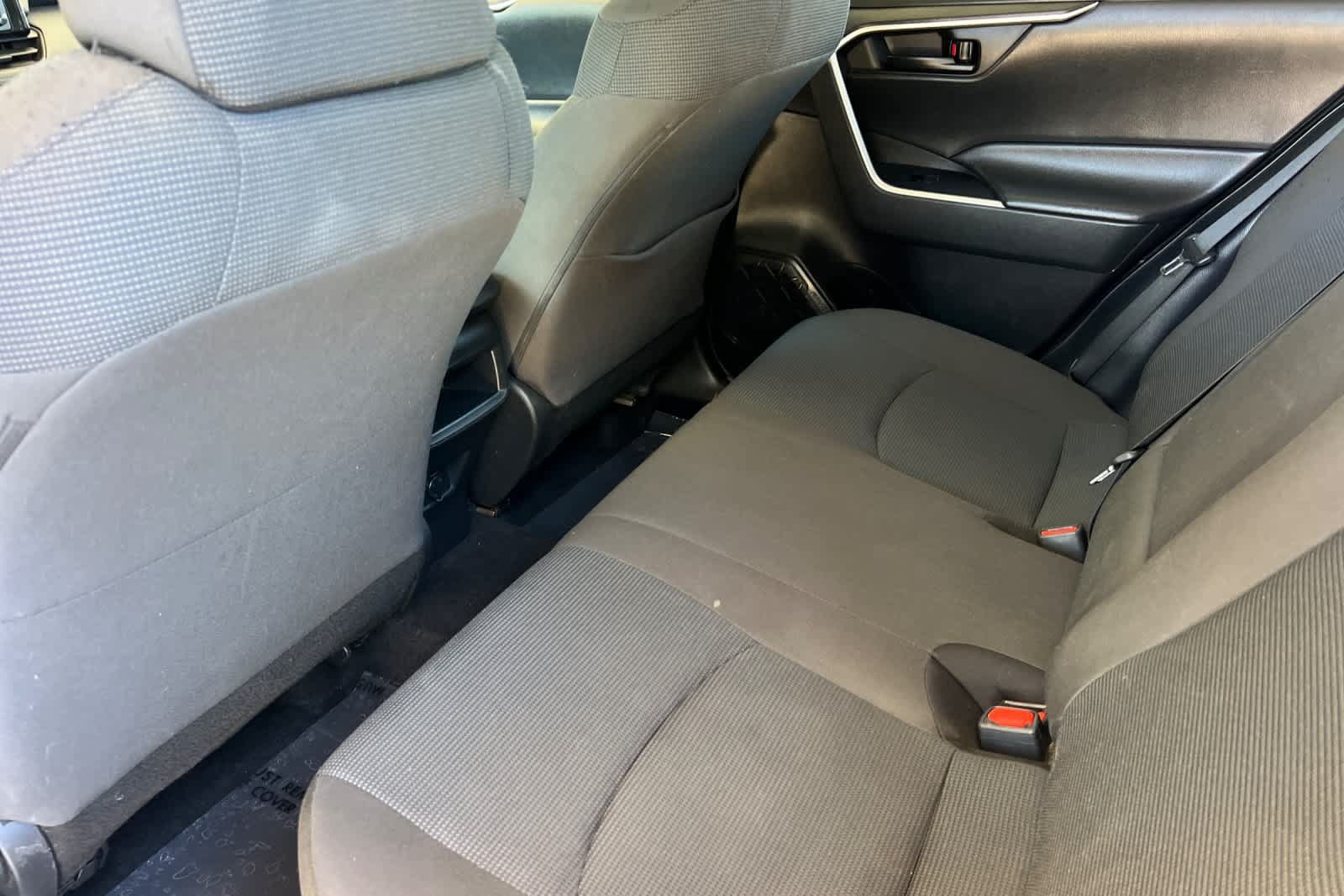 Used 2021 Toyota RAV4 LE AWD/4WD image 4