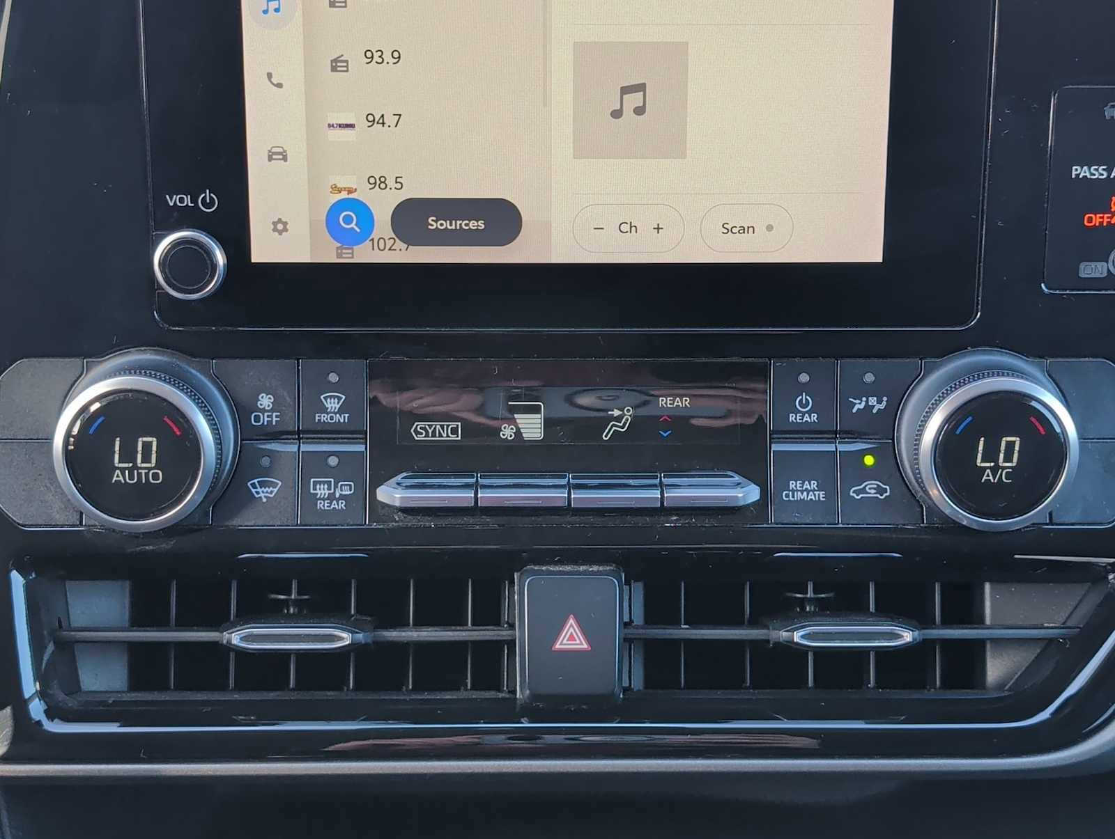 Used 2023 Toyota Highlander L image 16