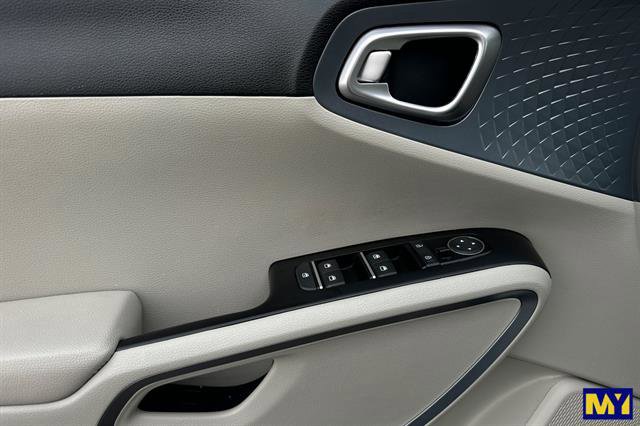 Used 2023 Kia Soul EX image 11