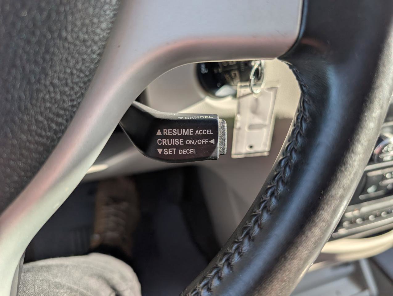 Used 2010 Volkswagen Routan SEL image 19