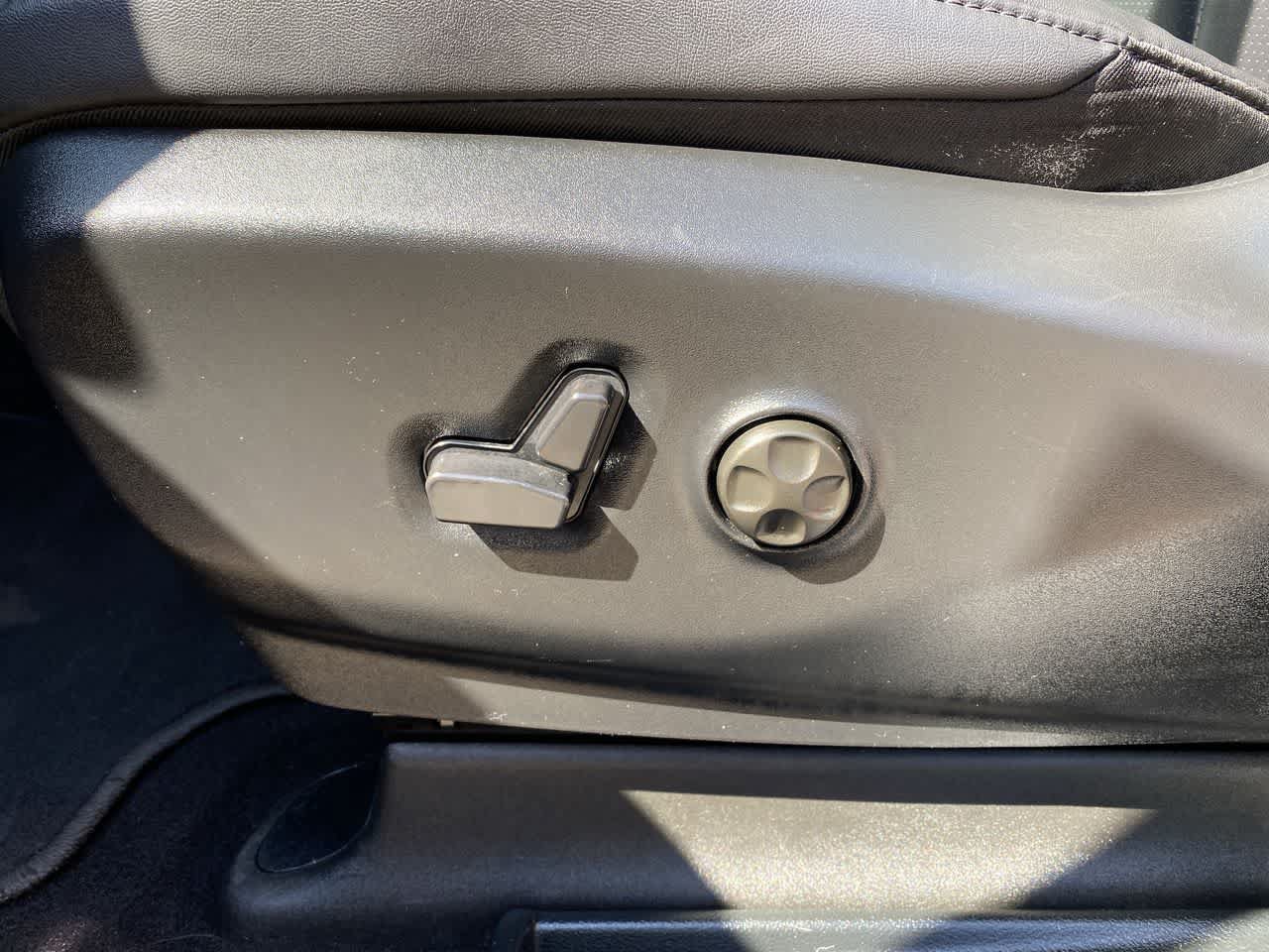 Used 2025 Chrysler Pacifica Select FWD image 14