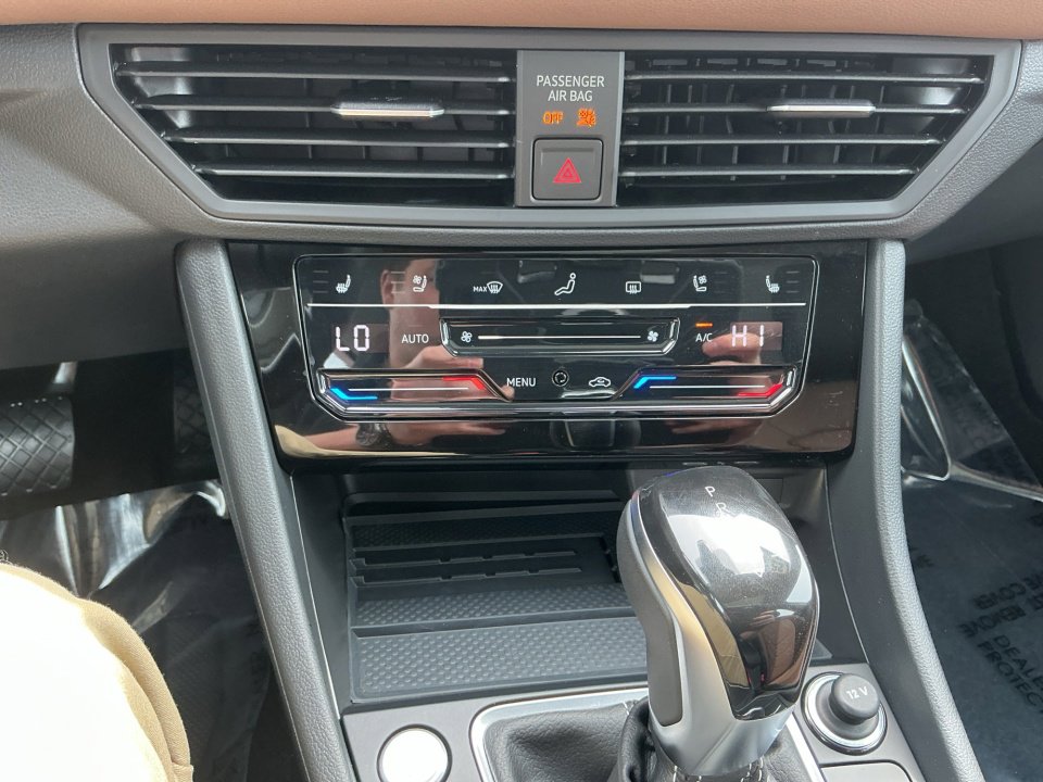 Used 2025 Volkswagen Jetta SEL image 22