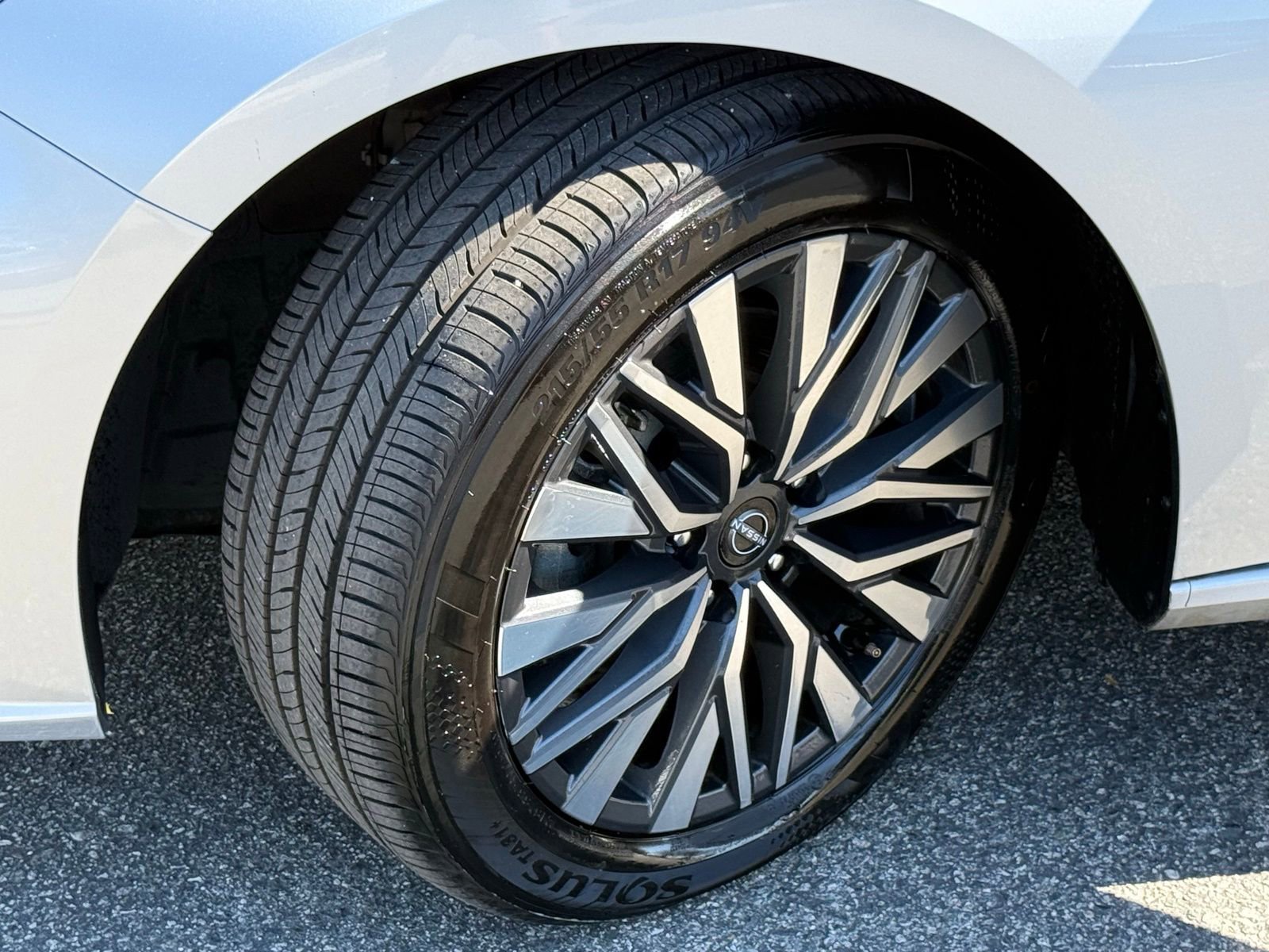 Used 2024 Nissan Altima 2.5 SV image 19