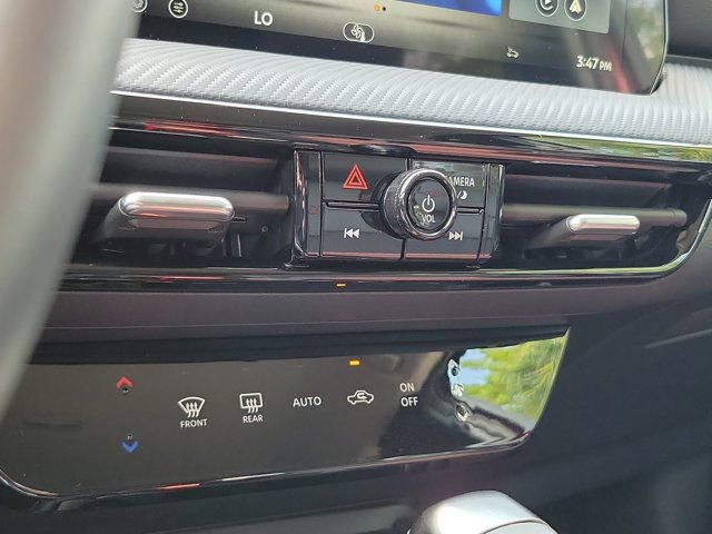 Certified 2026 Nissan Kicks SR FWD image 30