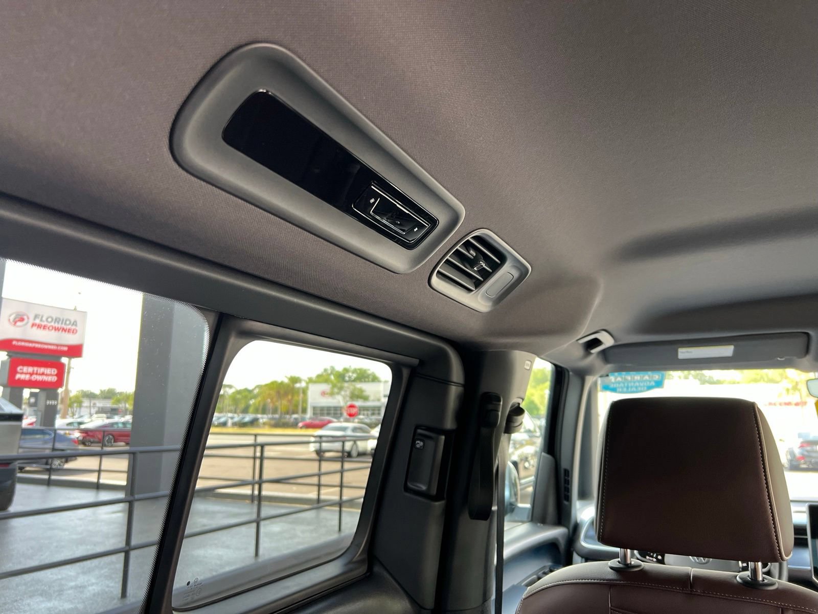 Used 2025 Volkswagen ID. Buzz Pro S RWD image 51