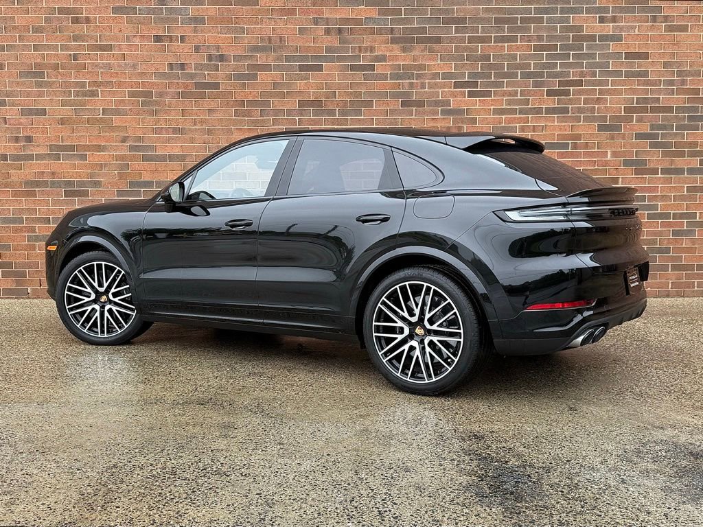 New 2024 Porsche Cayenne Turbo image 3