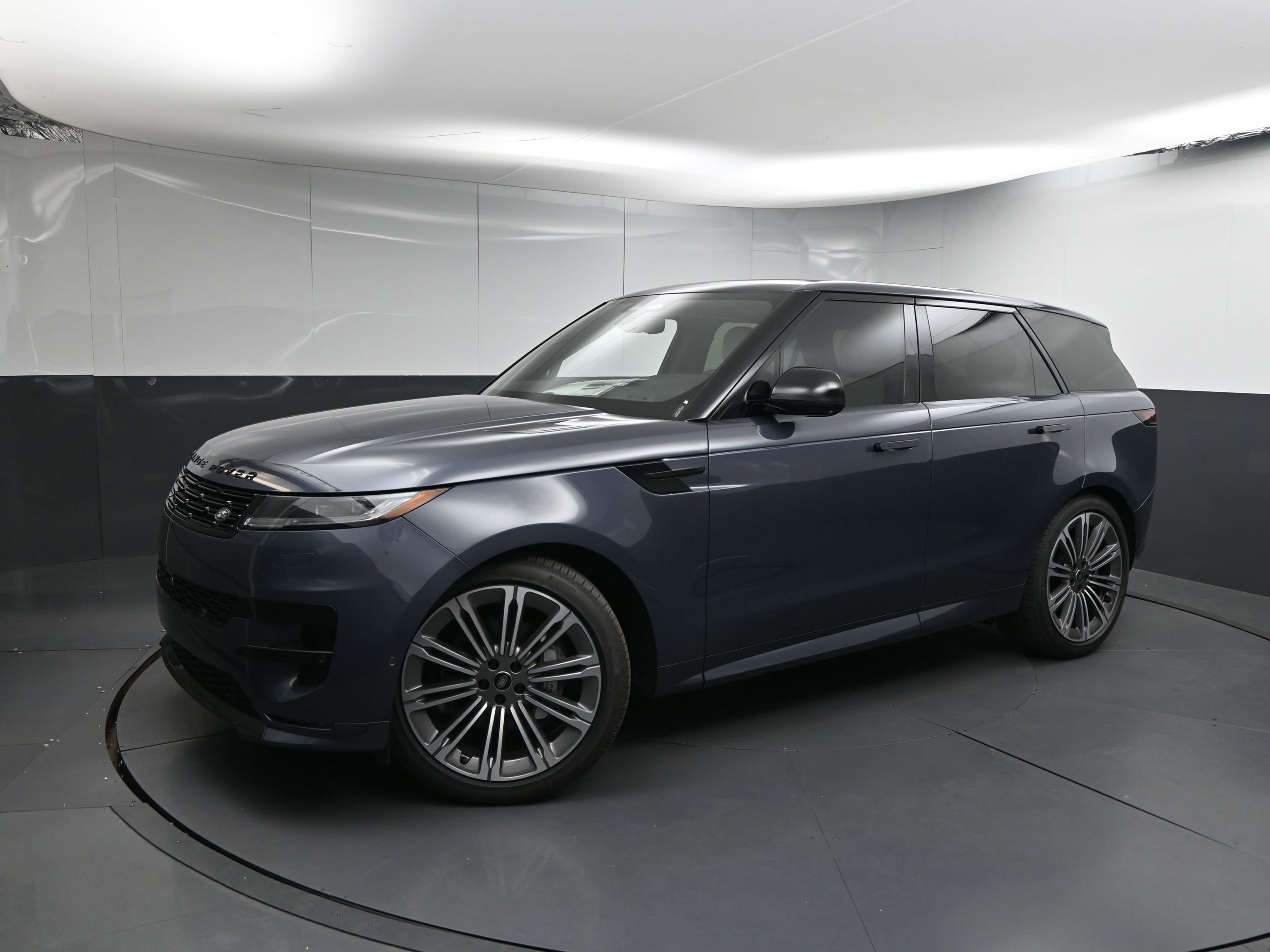 New 2025 Land Rover Range Rover Sport Dynamic SE