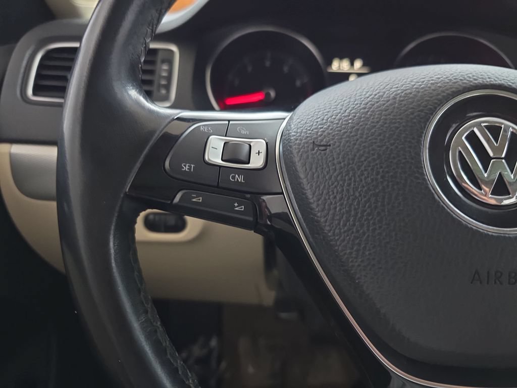 Used 2016 Volkswagen Jetta SE FWD image 19