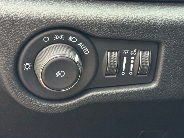 New 2026 Chrysler Pacifica Select image 13