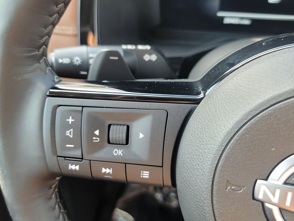 Used 2024 Nissan Pathfinder Platinum AWD/4WD image 17