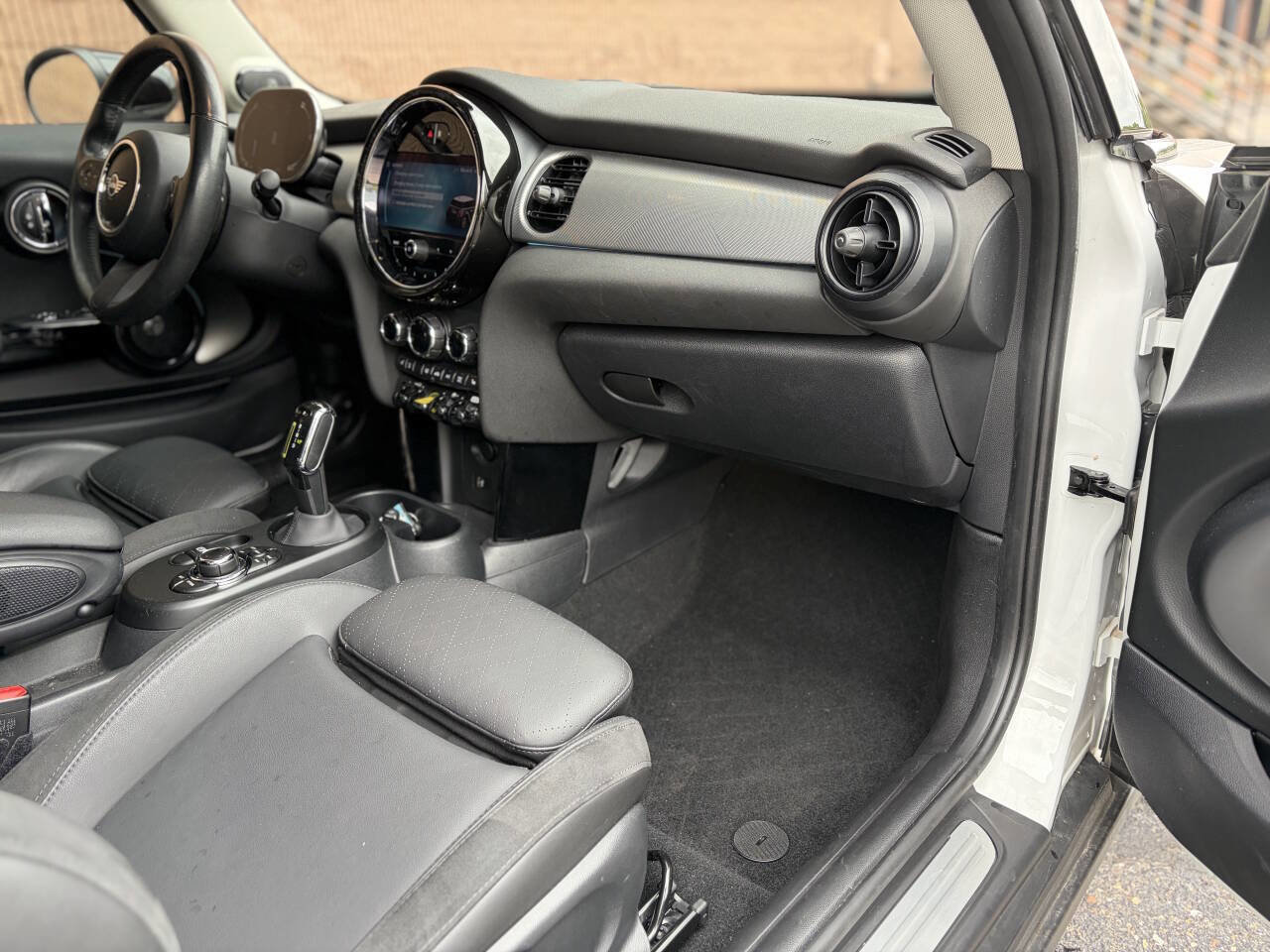 Used 2024 MINI Cooper SE w/ Signature Upholstery Package FWD image 10