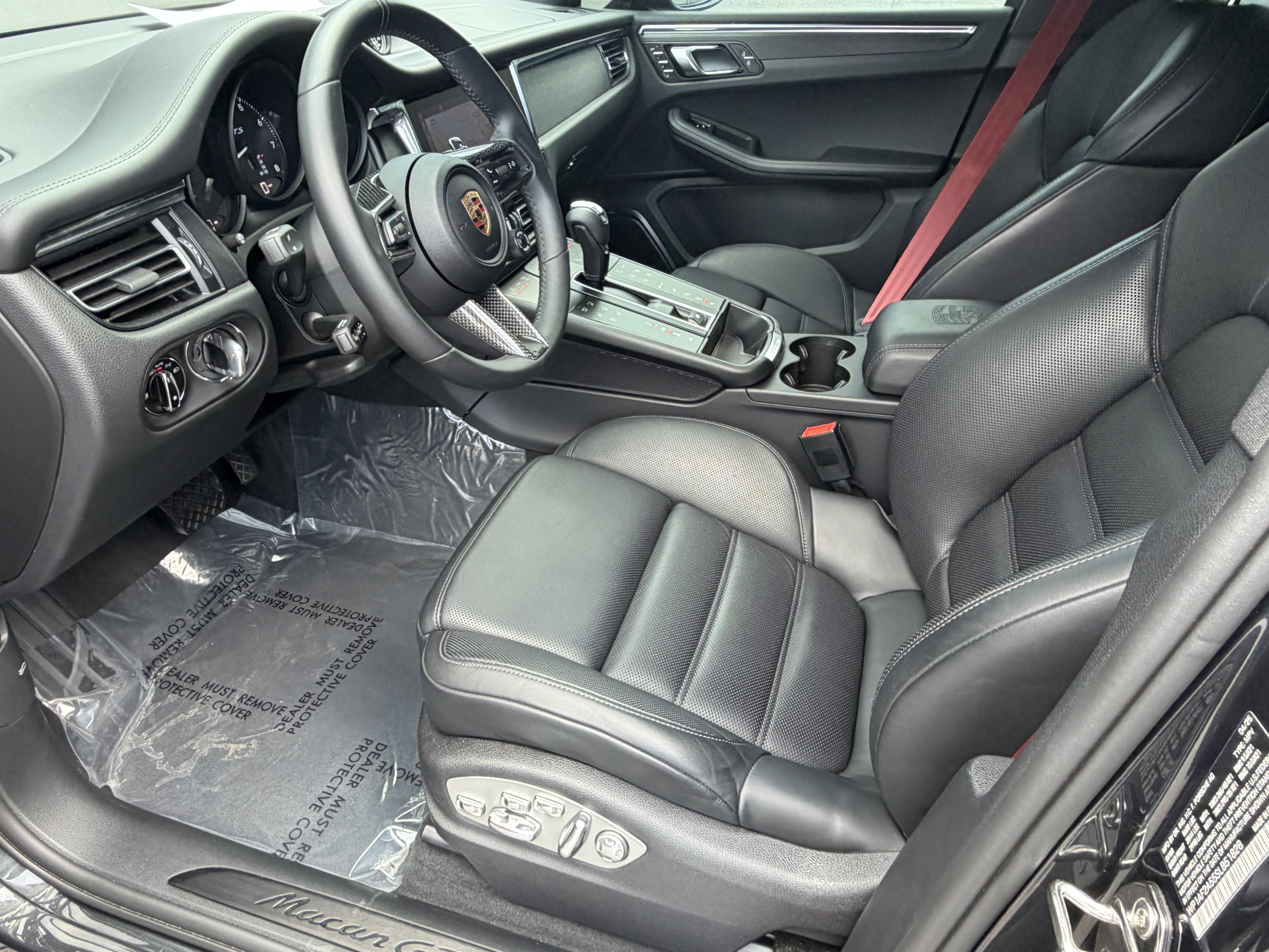 Certified 2025 Porsche Macan GTS AWD/4WD image 4