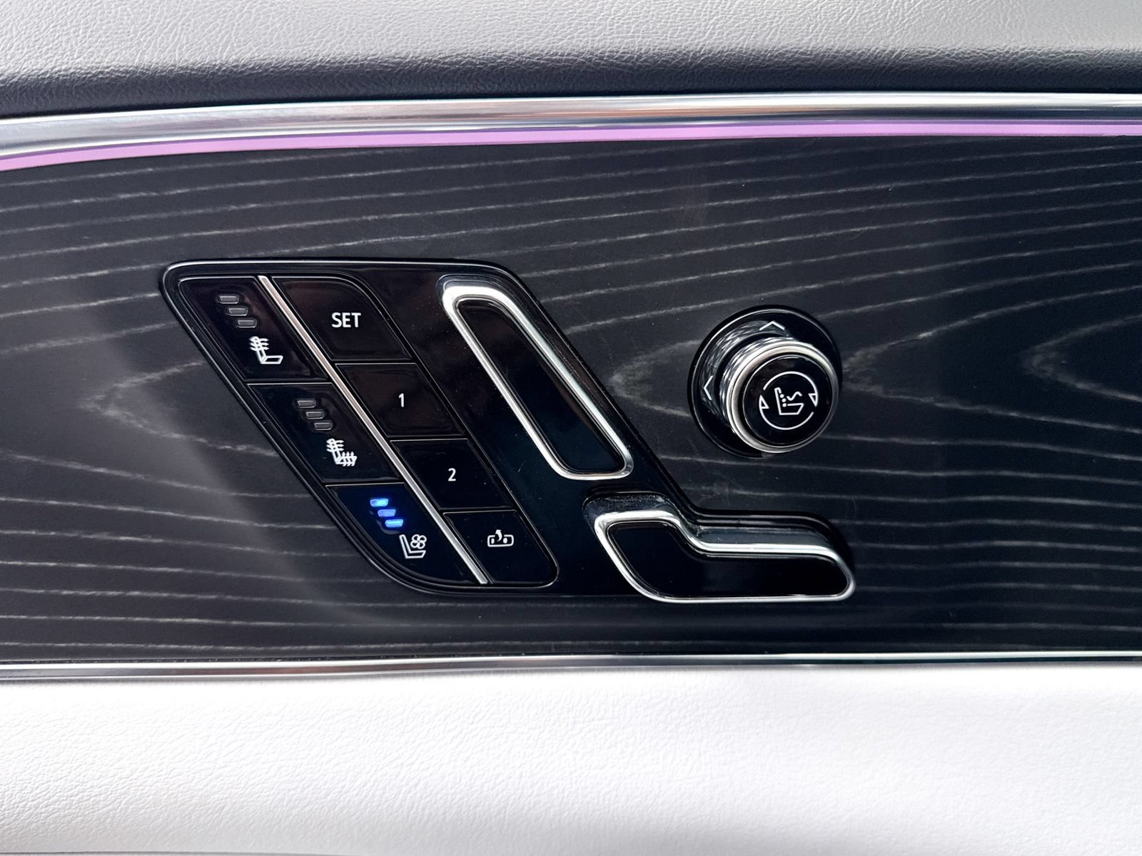 Used 2024 Cadillac Lyriq Luxury AWD/4WD image 25