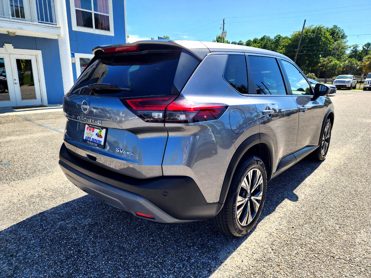 Used 2023 Nissan Rogue SV image 5