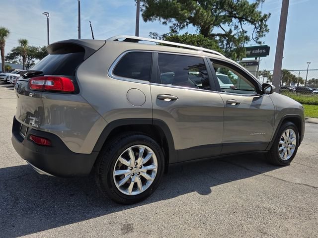Used 2017 Jeep Cherokee Limited AWD/4WD image 7