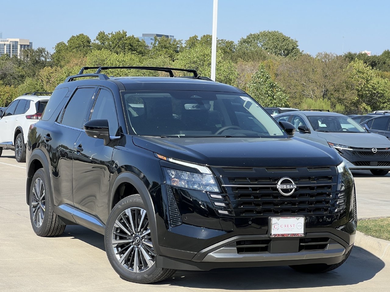 New 2026 Nissan Pathfinder Platinum FWD image 2