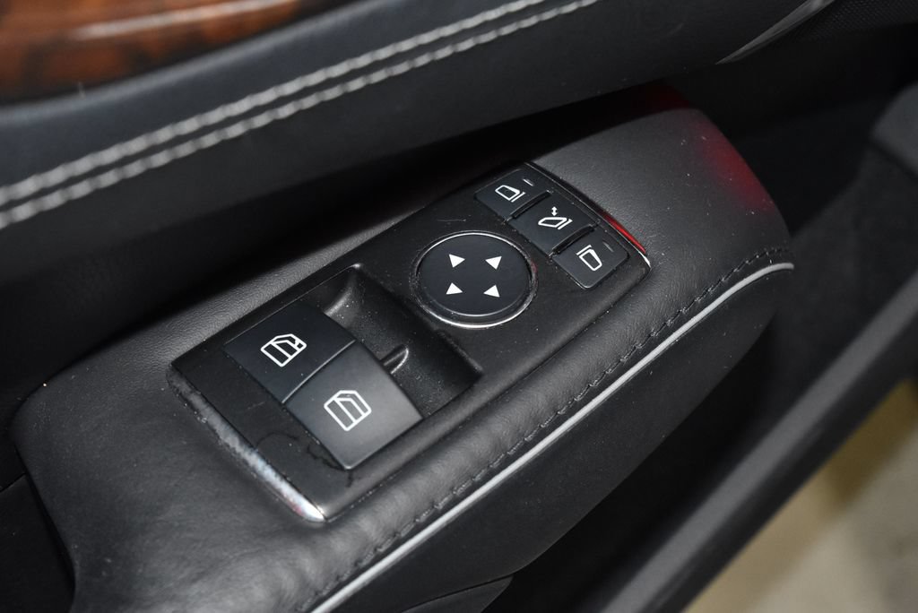 Used 2013 Mercedes-Benz SL 550 image 6