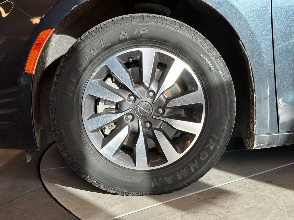 Used 2021 Chrysler Pacifica Touring-L FWD image 26