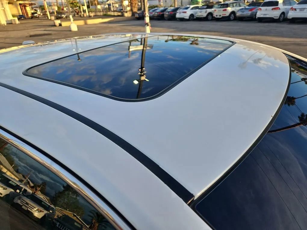 Used 2017 Toyota Camry XLE w/ Moonroof Package FWD image 5