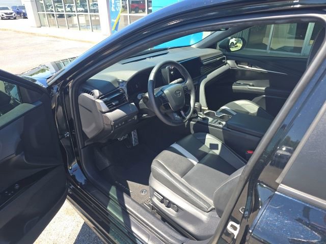 Used 2025 Toyota Camry SE w/ Multimedia Upgrade Package FWD image 9