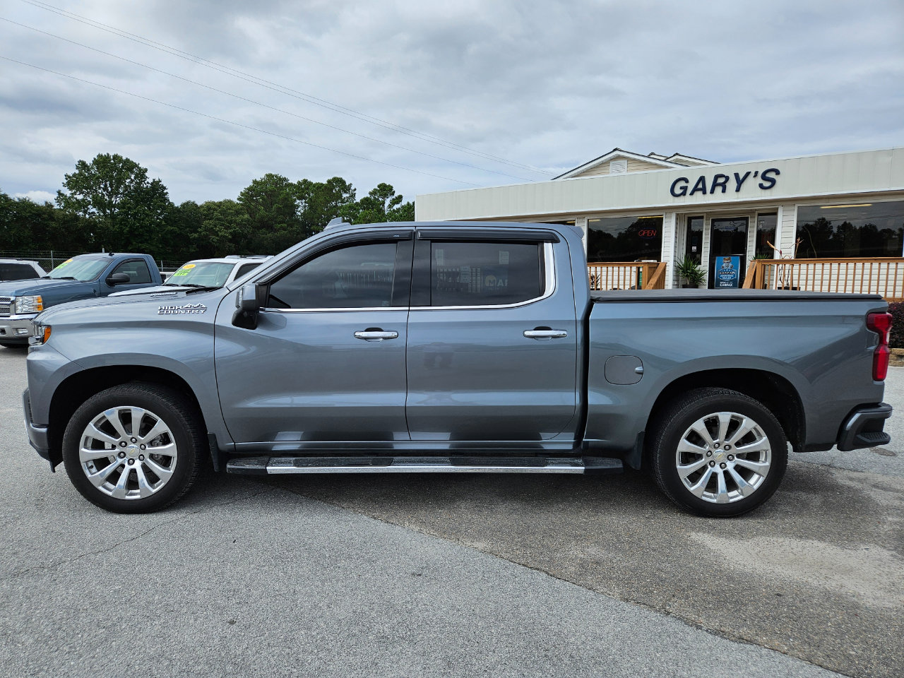 Used 2021 Chevrolet Silverado 1500 High Country w/ Technology Package image 3