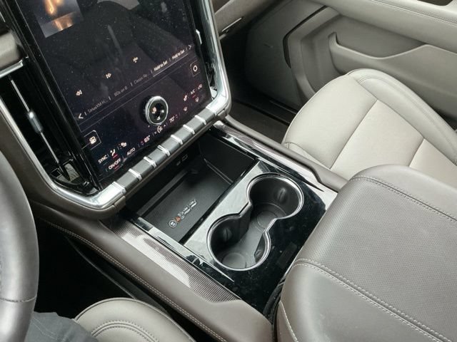 Used 2025 GMC Yukon Elevation RWD image 11