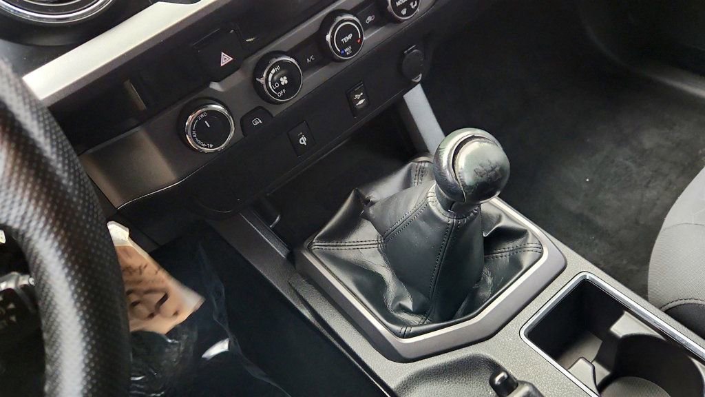 Used 2016 Toyota Tacoma TRD Sport w/ Towing Package image 16