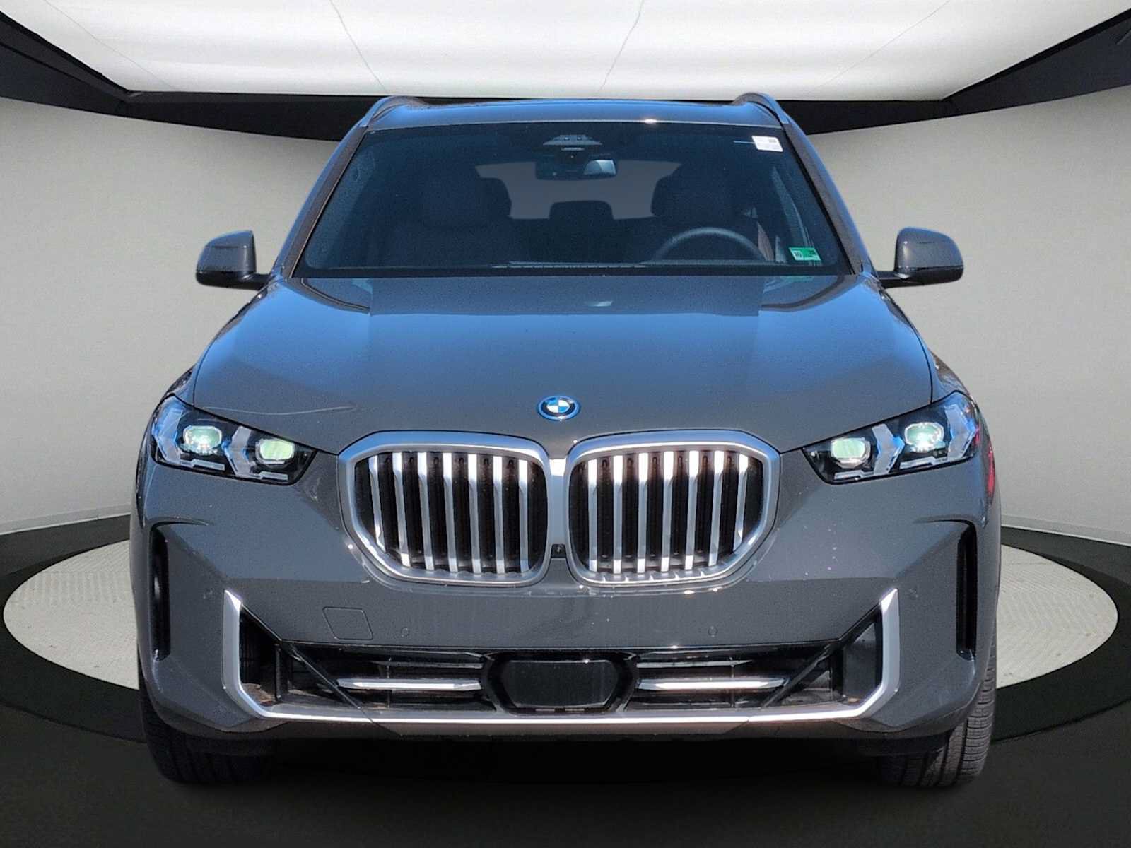 Used 2026 BMW X5 xDrive50e AWD/4WD image 3