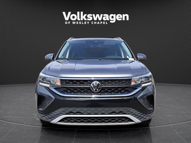 Certified 2024 Volkswagen Taos SE w/ Panoramic Sunroof Package FWD image 3