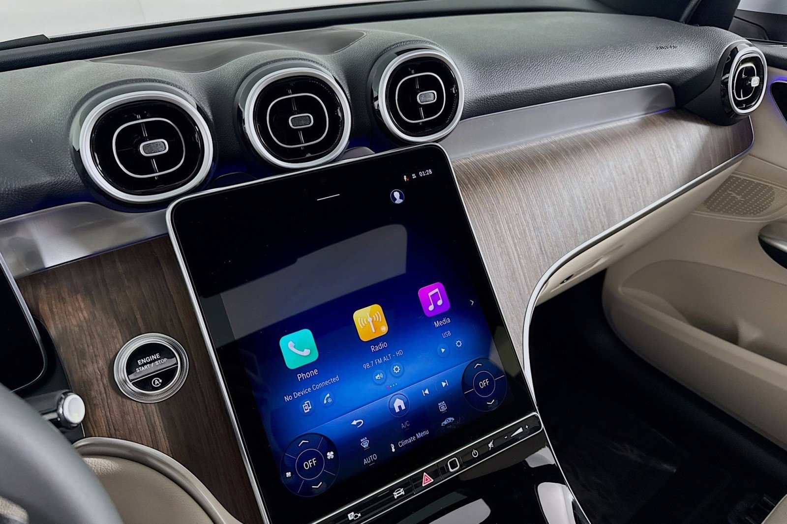 New 2026 Mercedes-Benz GLC 300 image 19