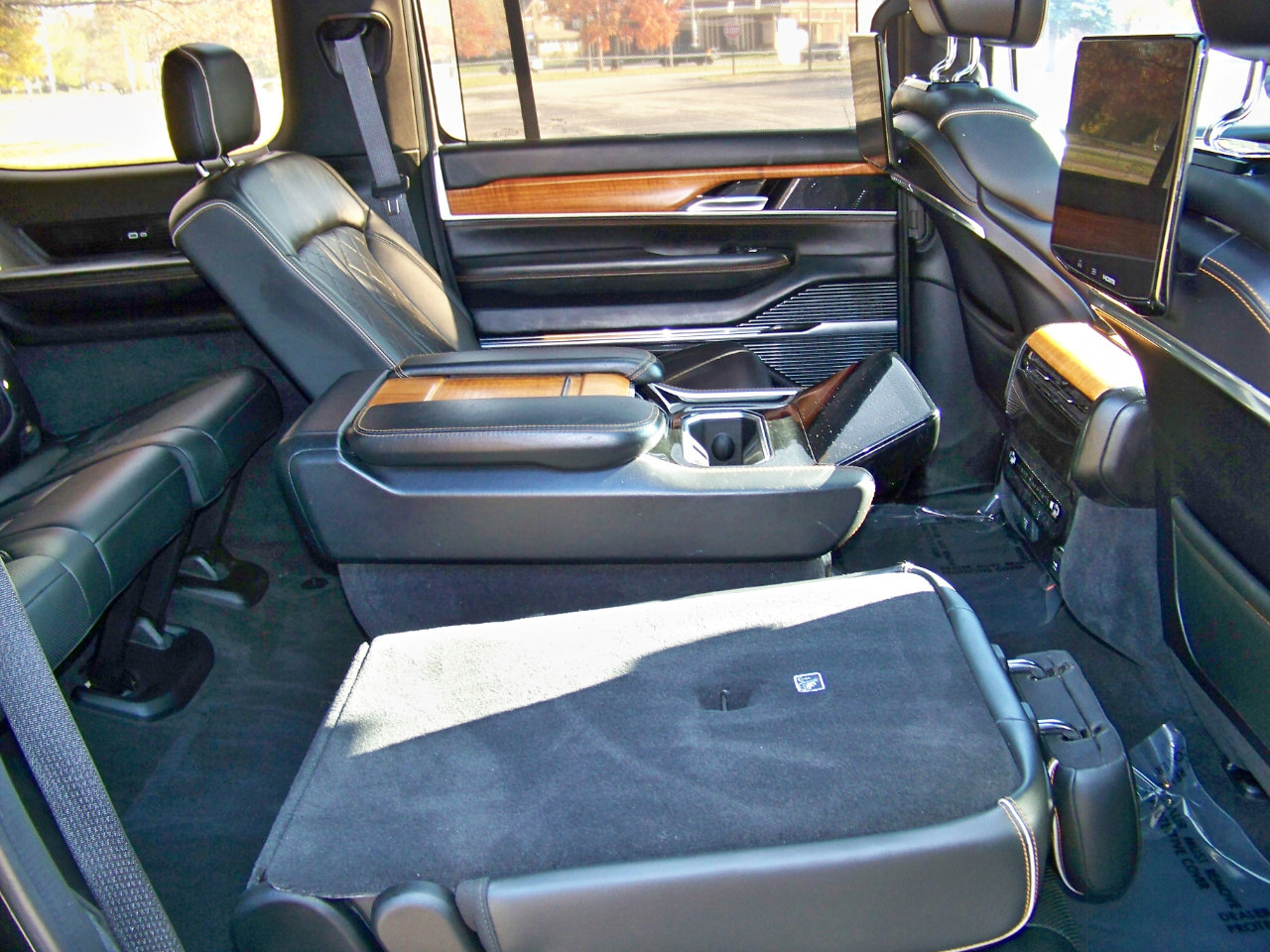 Used 2022 Jeep Grand Wagoneer Series III w/ Rear Seat Video Group 1 image 40