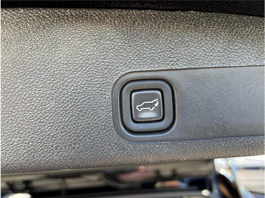 Used 2011 Chevrolet Tahoe LTZ image 28