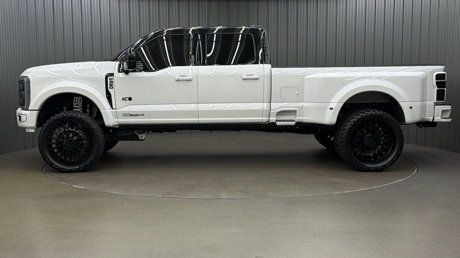 Used 2026 Ford F450 Platinum w/ Platinum Plus Package image 2