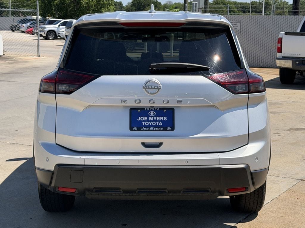 Used 2025 Nissan Rogue SV FWD image 4