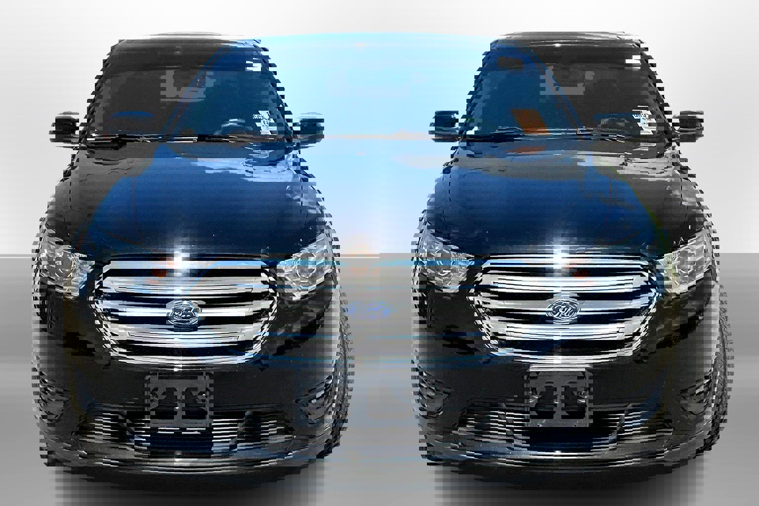 Used 2018 Ford Taurus SEL w/ Equipment Group 201A image 3