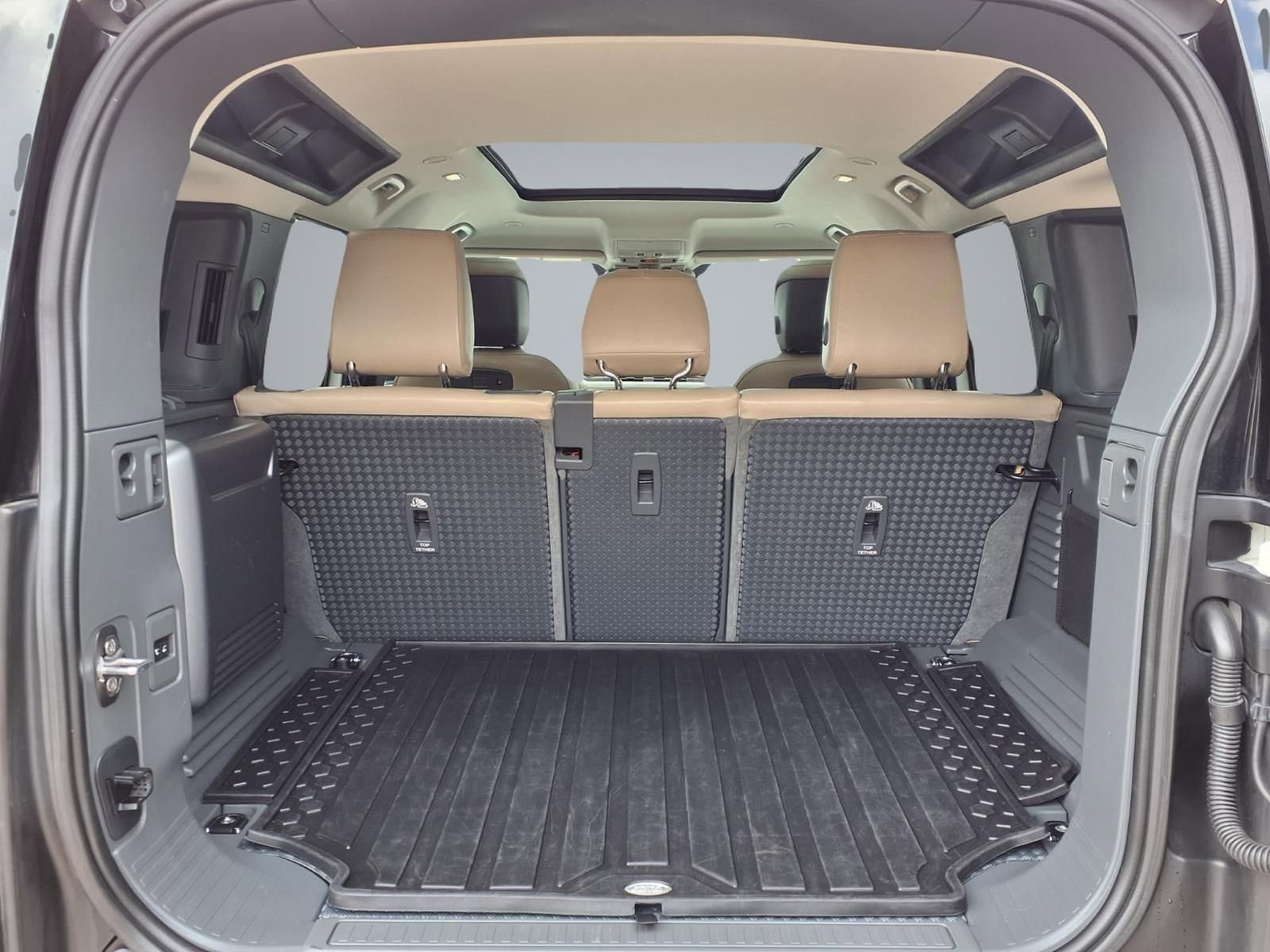 Used 2020 Land Rover Defender 110 HSE image 13