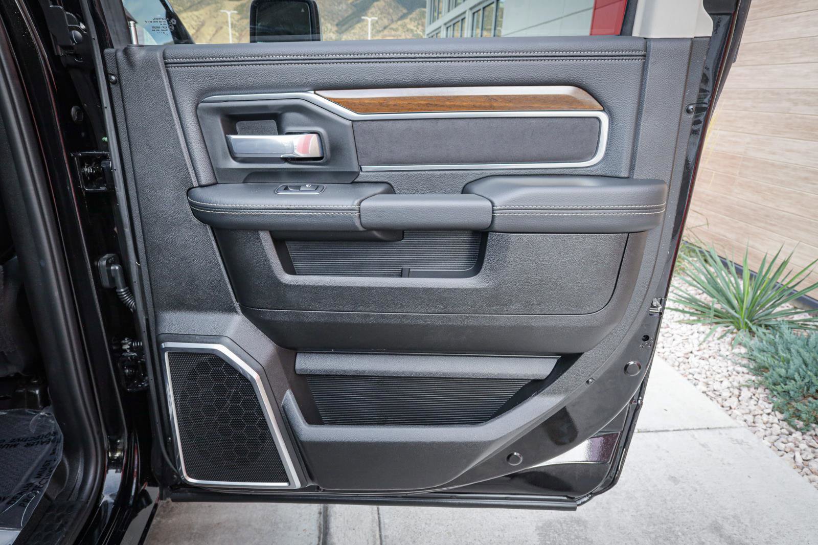 Used 2024 RAM 2500 Laramie image 27