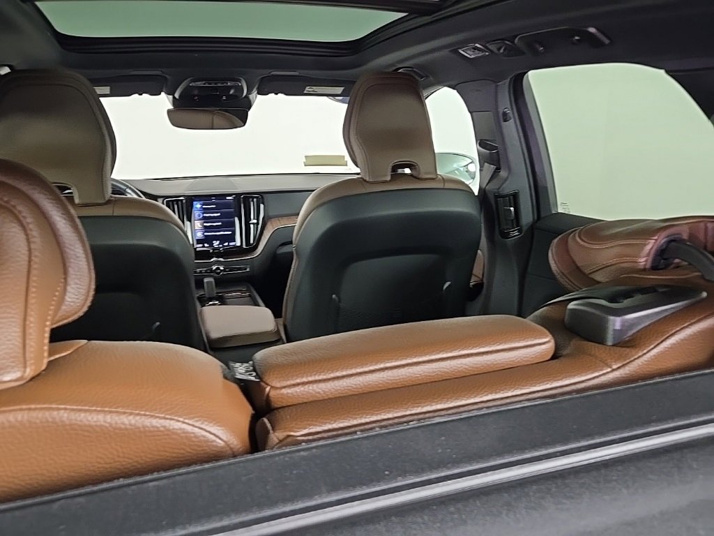 Used 2021 Volvo XC60 T8 Inscription Expression image 15