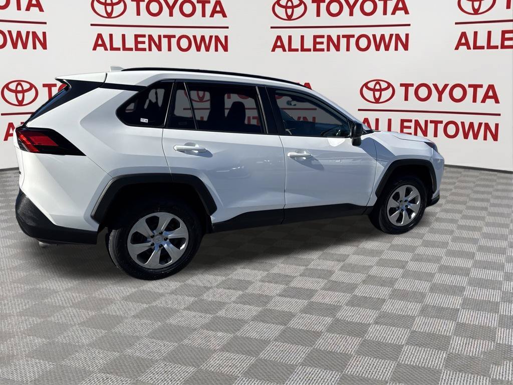 Used 2020 Toyota RAV4 LE FWD image 4