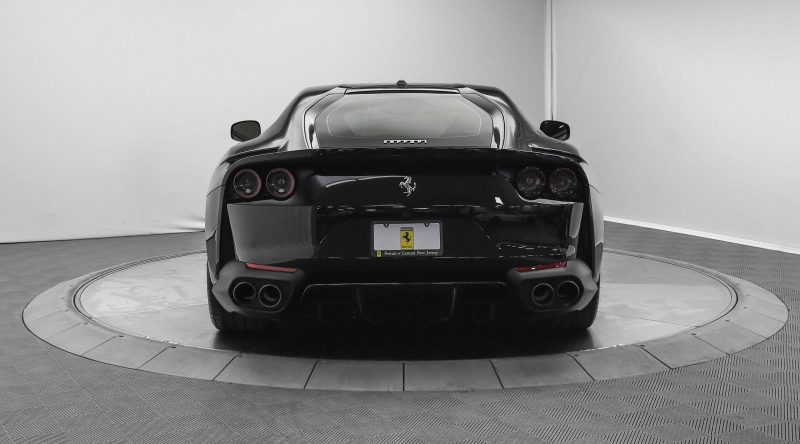 Used 2018 Ferrari 812 Superfast RWD image 6