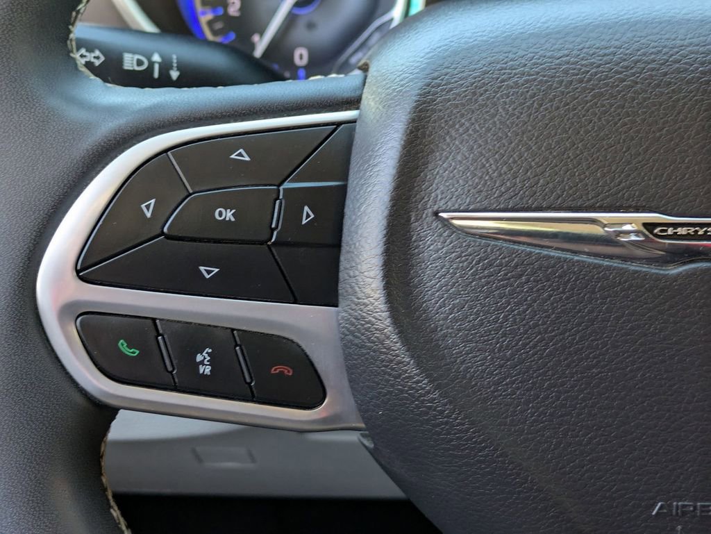 Used 2024 Chrysler Pacifica Touring-L image 20