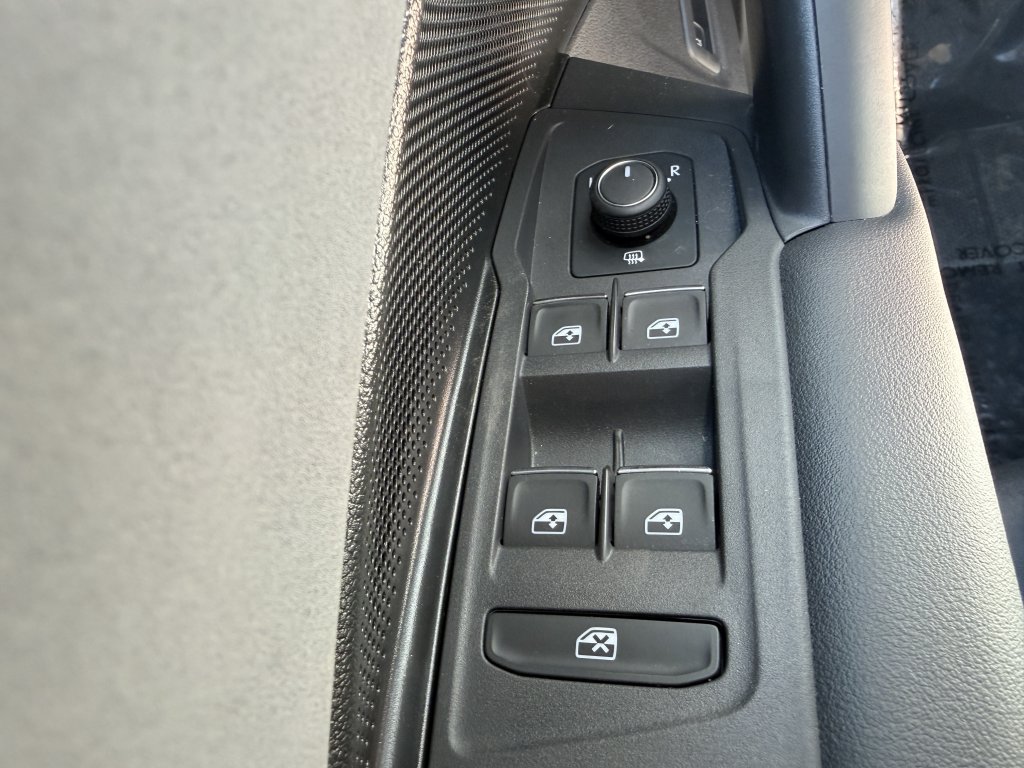 Used 2025 Volkswagen Tiguan SE R-Line AWD/4WD image 27