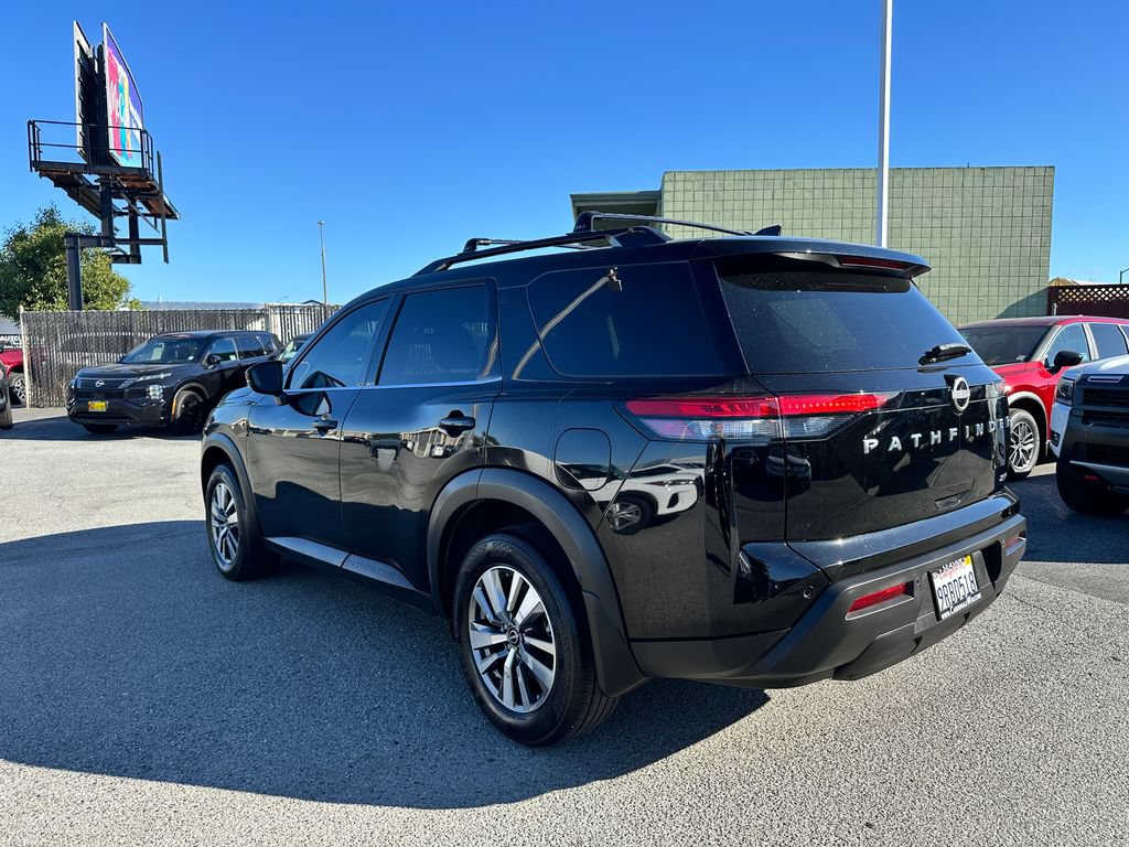 Used 2024 Nissan Pathfinder SV FWD image 5
