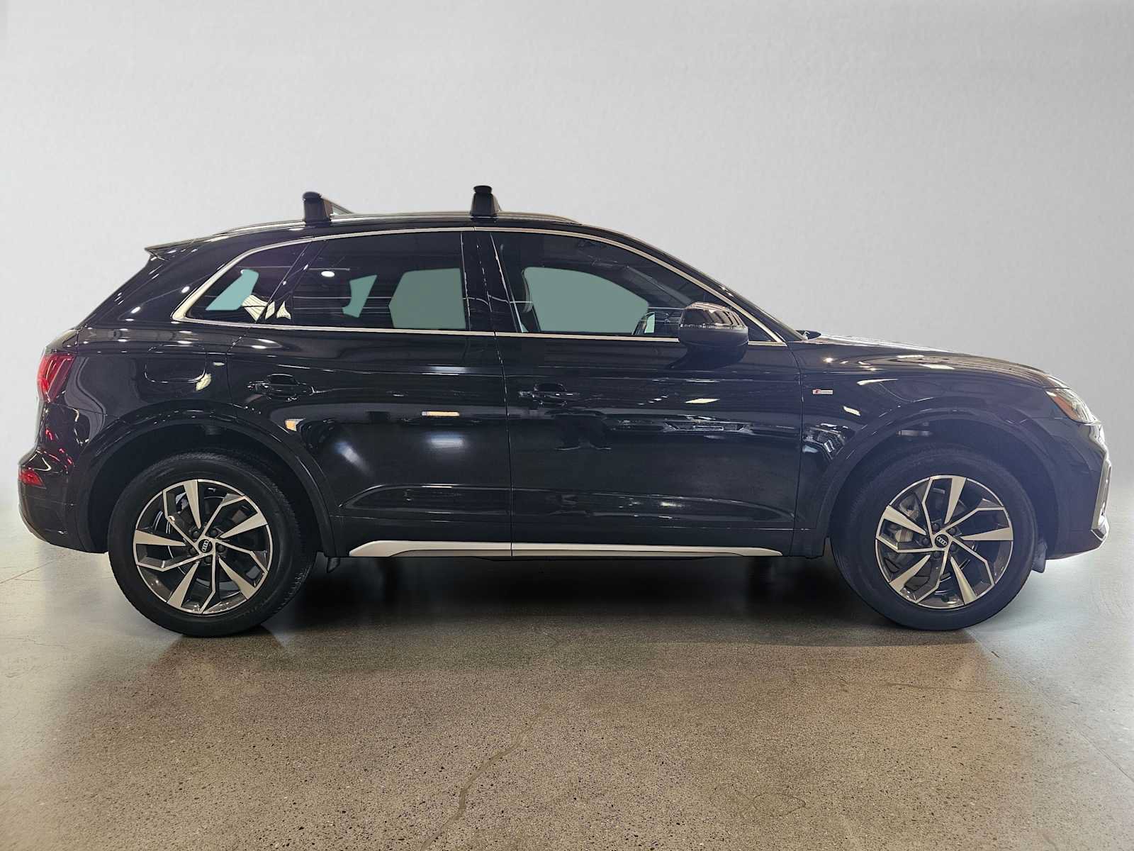 Used 2023 Audi Q5 2.0T Premium Plus w/ Premium Plus Package AWD/4WD image 2