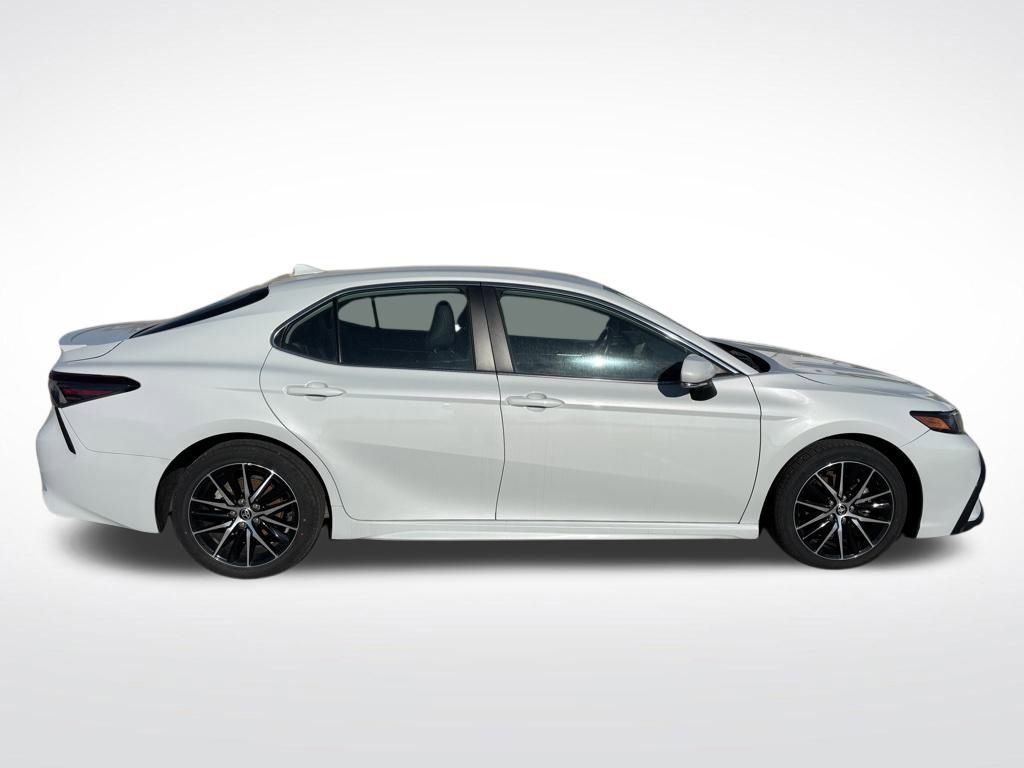 Used 2024 Toyota Camry SE image 9