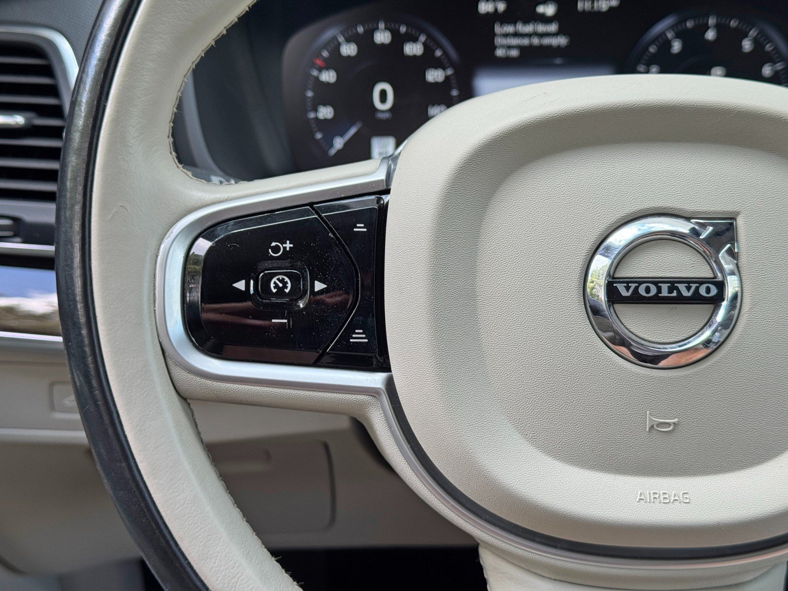 Used 2019 Volvo XC90 T6 Momentum w/ Advanced Package AWD/4WD image 19