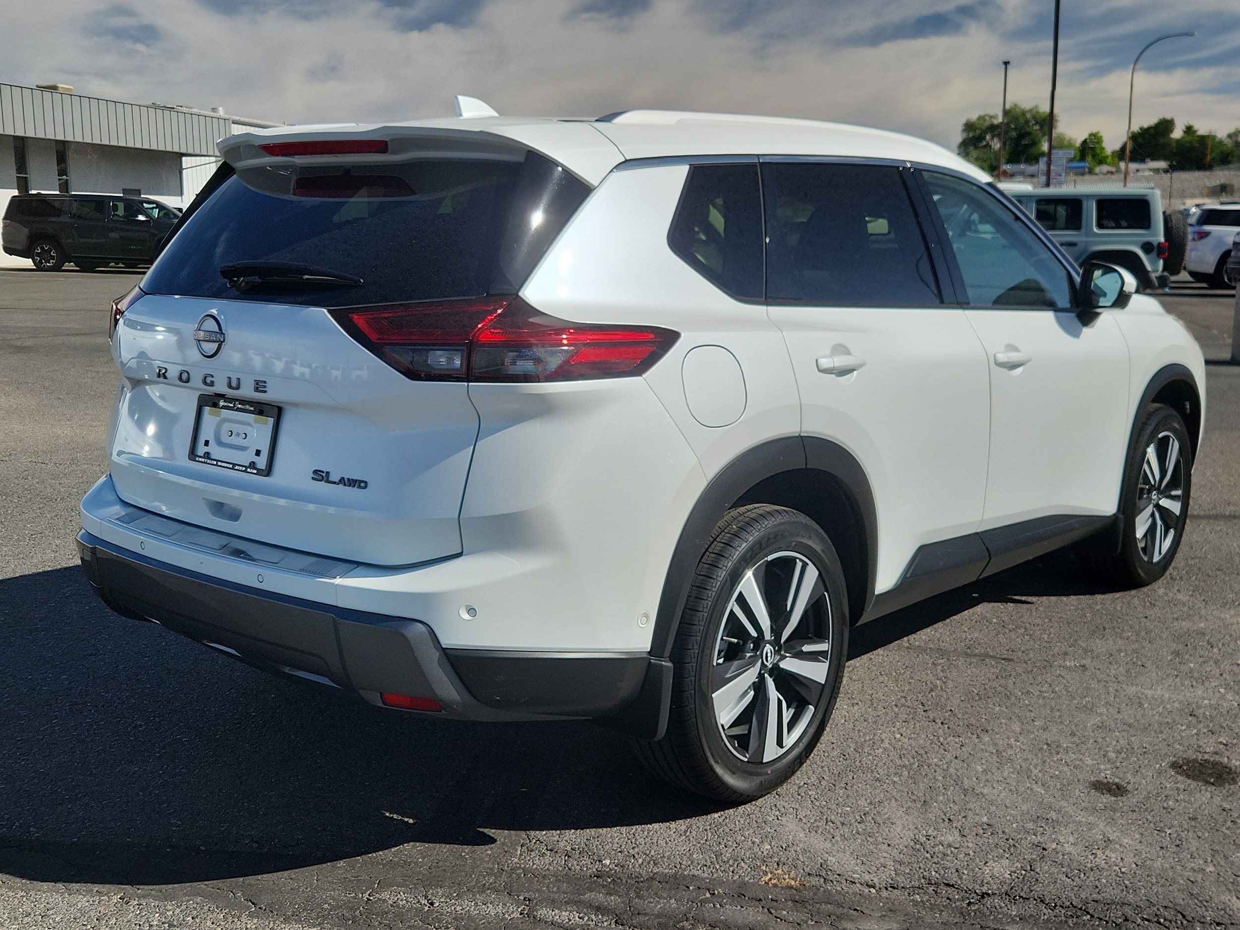 Used 2024 Nissan Rogue SL w/ SL Premium Package AWD/4WD image 4