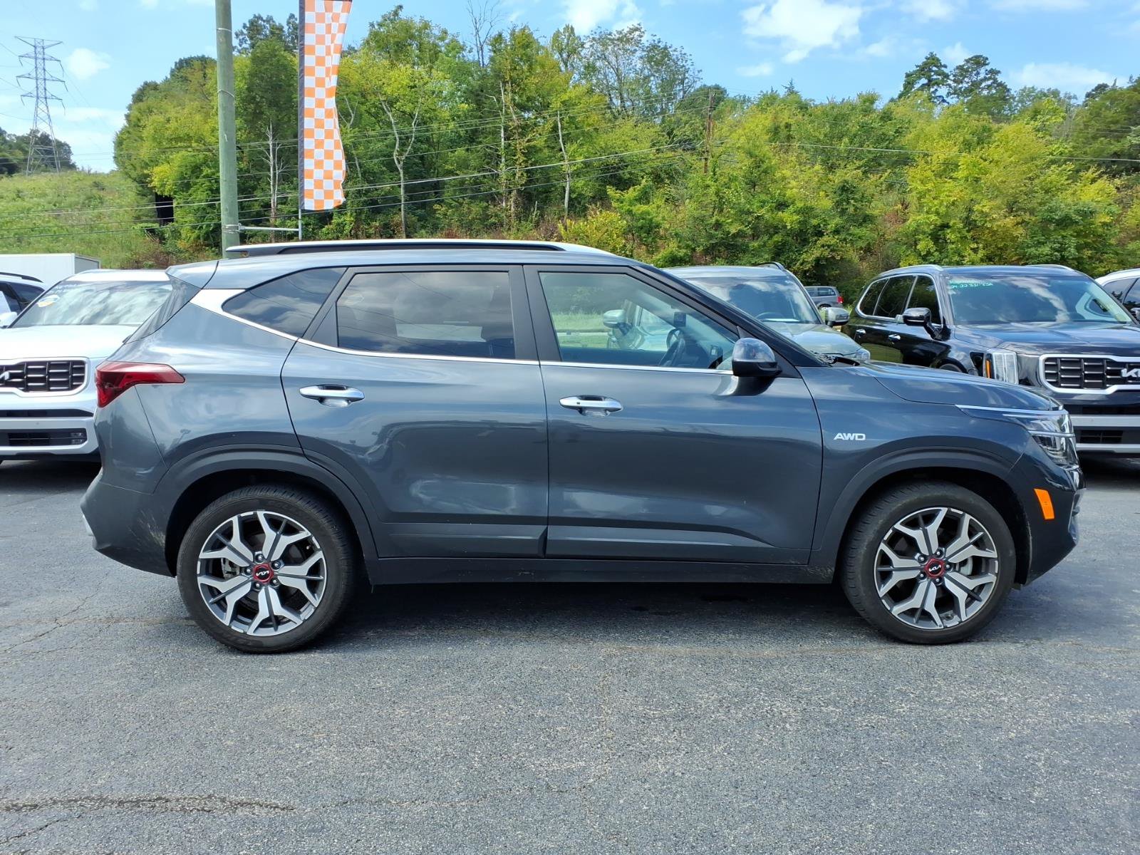 Used 2023 Kia Seltos SX AWD/4WD image 3